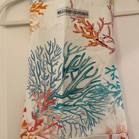 Williams-Sonoma Apron & Mitt Set - Picture 7 of 8